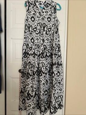 Chico's Black & White Sleeveless Tiered Maxi Dress